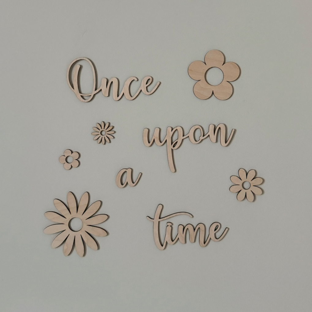 Väggtext - Once upon a time (blommor)